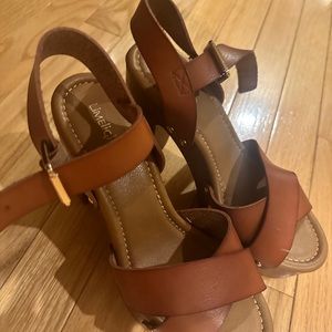Limelight women's heeled sandals super cute! Size 7m. Excellent condition.